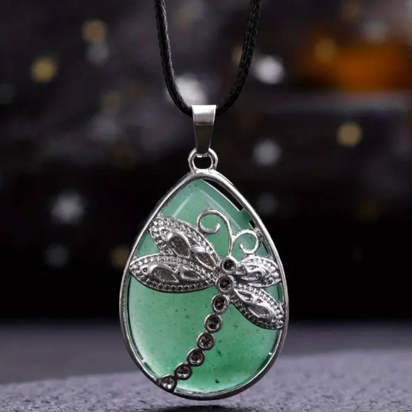 Green Aventurine Dragonfly Natural Stone Drop Pendant Necklace Healing Gemstone - Picture 2 of 2